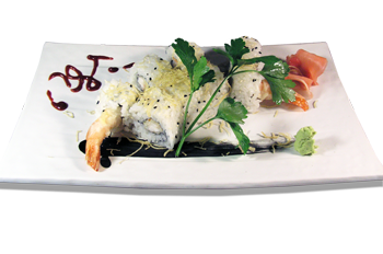 Nell’immagine Uramaki Ebiten con gamberi in tempura, tobiko e maionese, preparata per tutti i Clienti dei ristoranti Haiku secondo la tradizionale ricetta giapponese: il piatto è adornato con una foglia di prezzemolo
