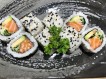 uramaki_salmone_e_avocado_menu_giapponese.jpg